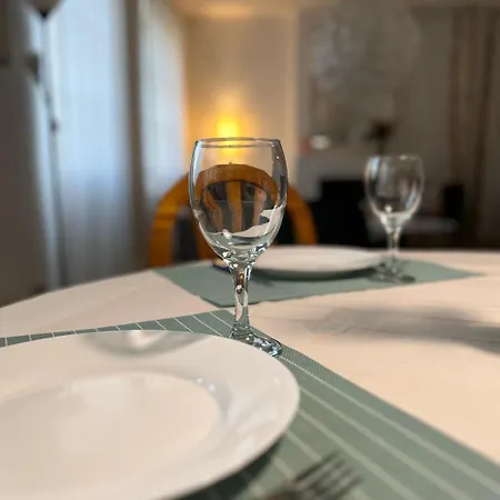 La Maison Bleue Proche Epernay بيت للعطل *