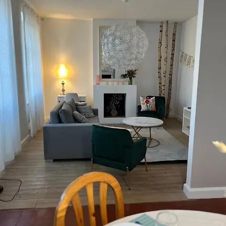 La Maison Bleue Proche Epernay بيت للعطل *