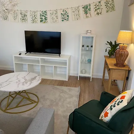 La Maison Bleue Proche Epernay بيت للعطل