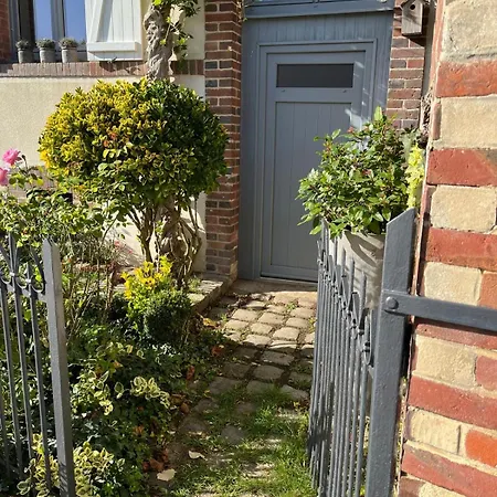La Maison Bleue Proche Epernay بيت للعطل